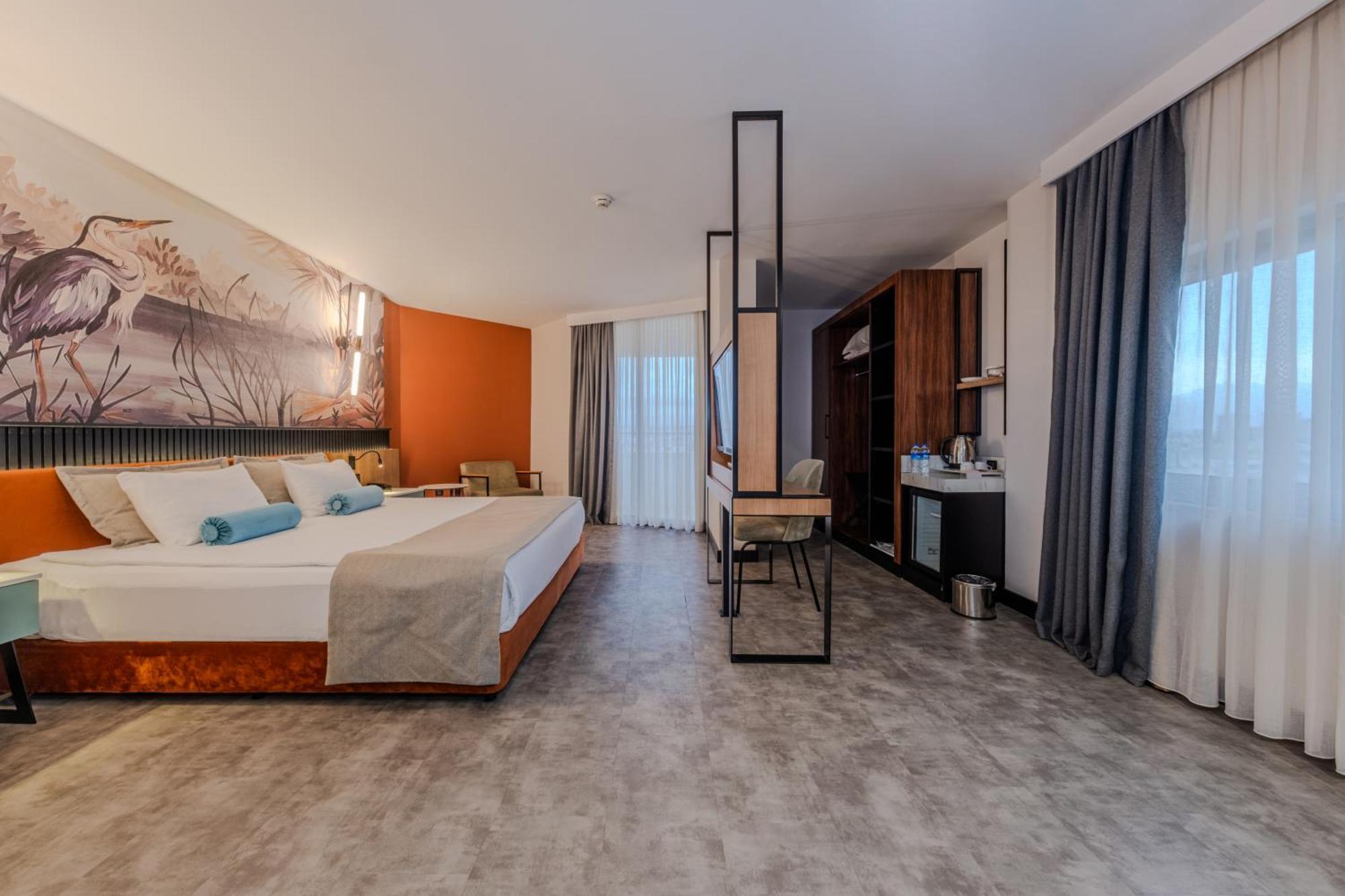 Western Khan Otel 4*