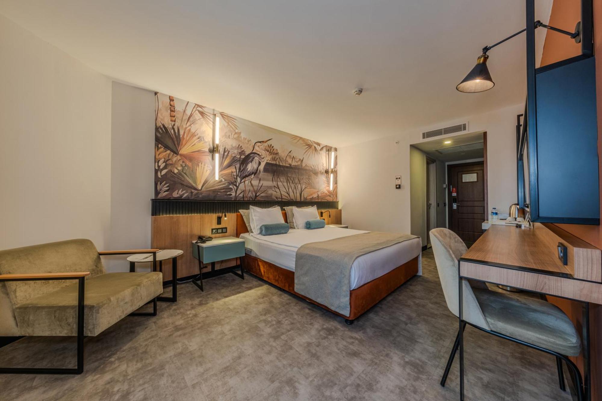 Western Khan Otel 4*