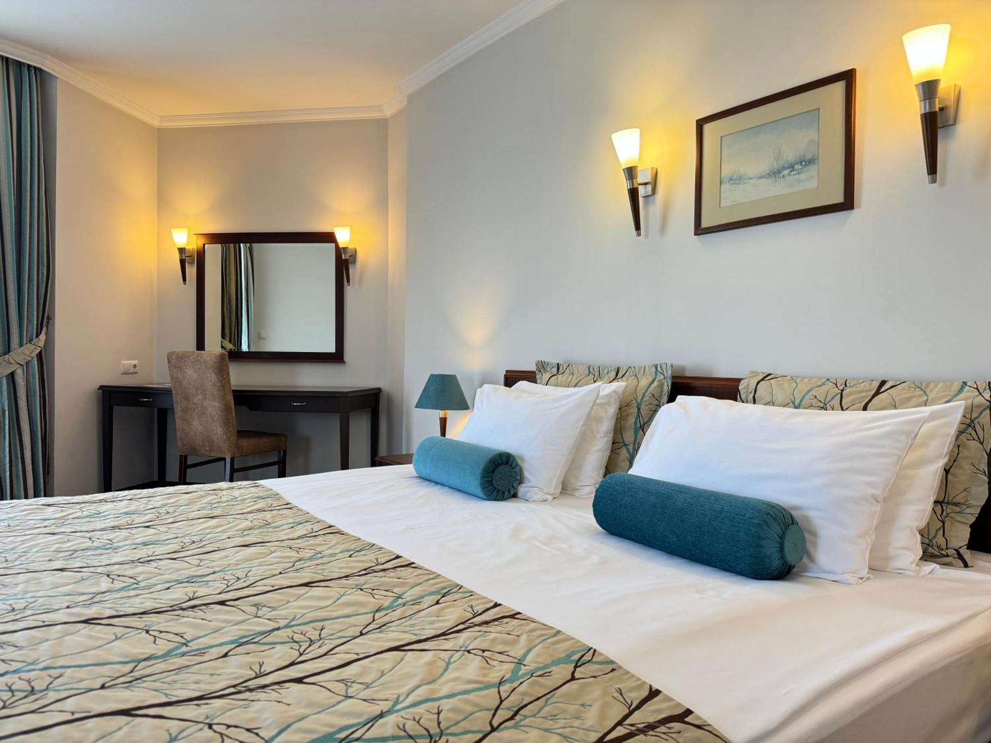 Otel Western Khan 4*