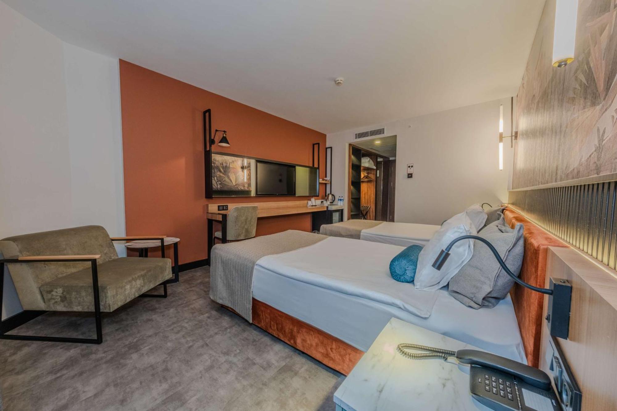 Western Khan Otel